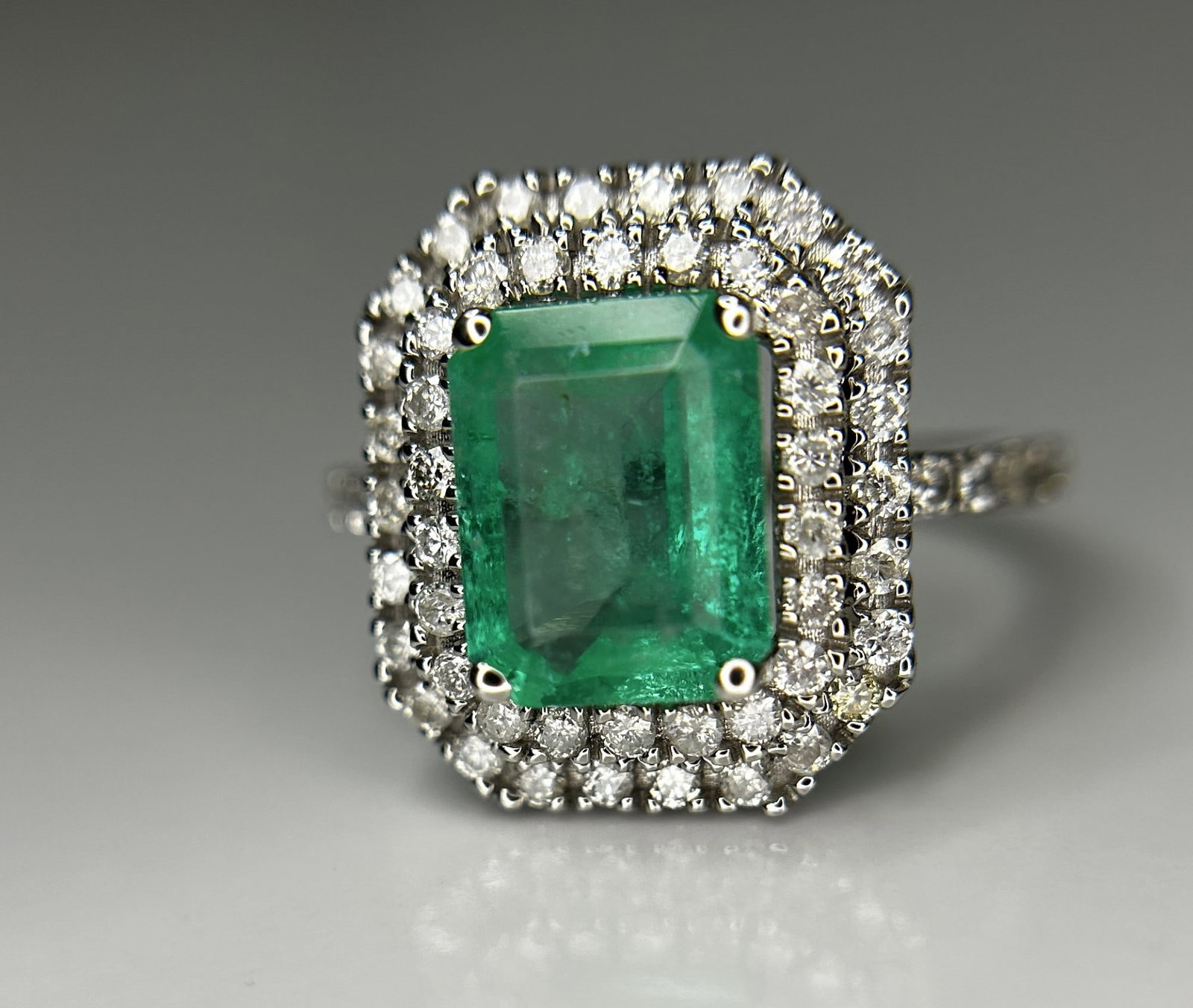 Beautiful Natural Columbian Emerald 2.23 CT With Natural Diamonds & 18k Gold - 6
