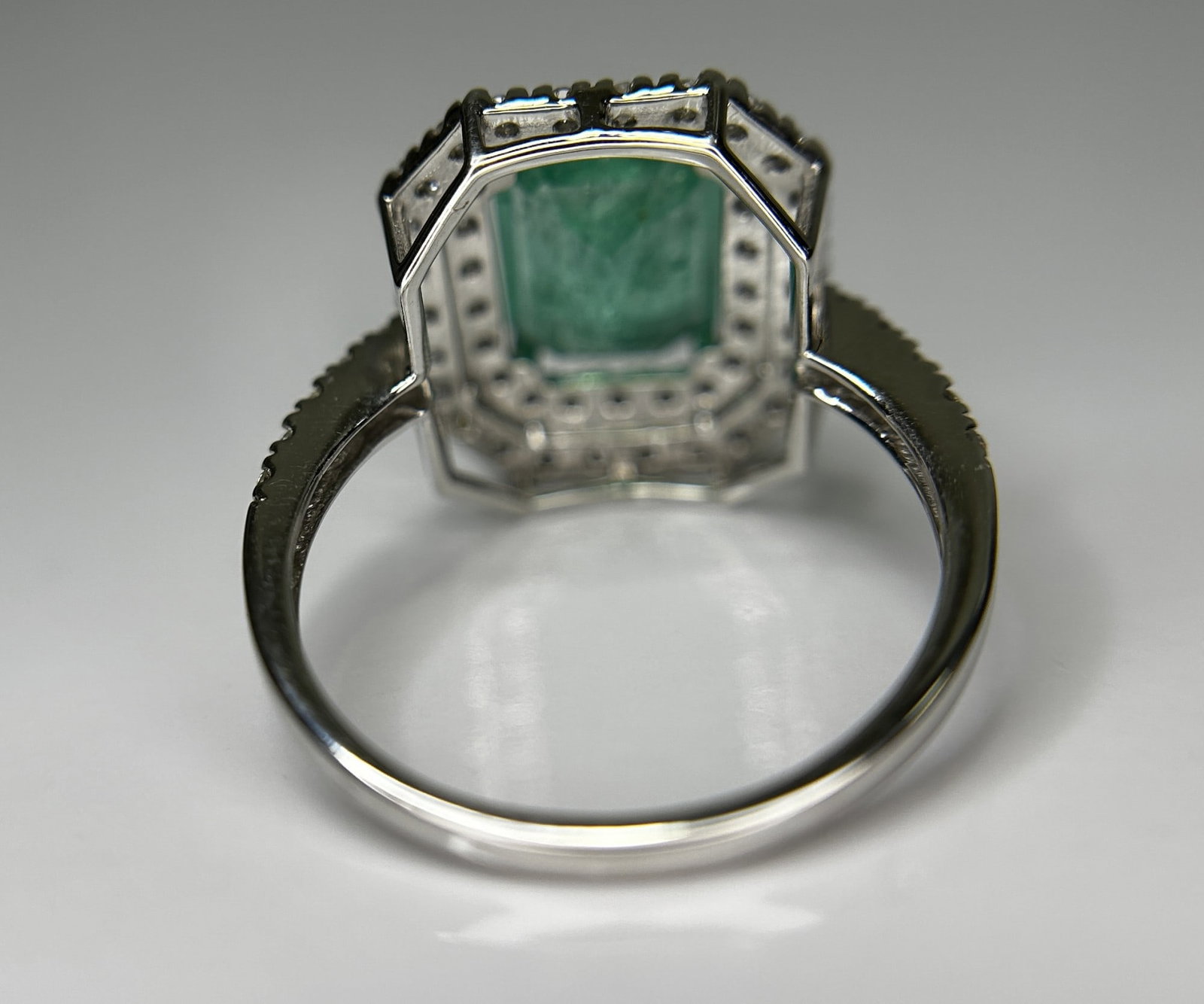 Beautiful Natural Columbian Emerald 2.23 CT With Natural Diamonds & 18k Gold - 8