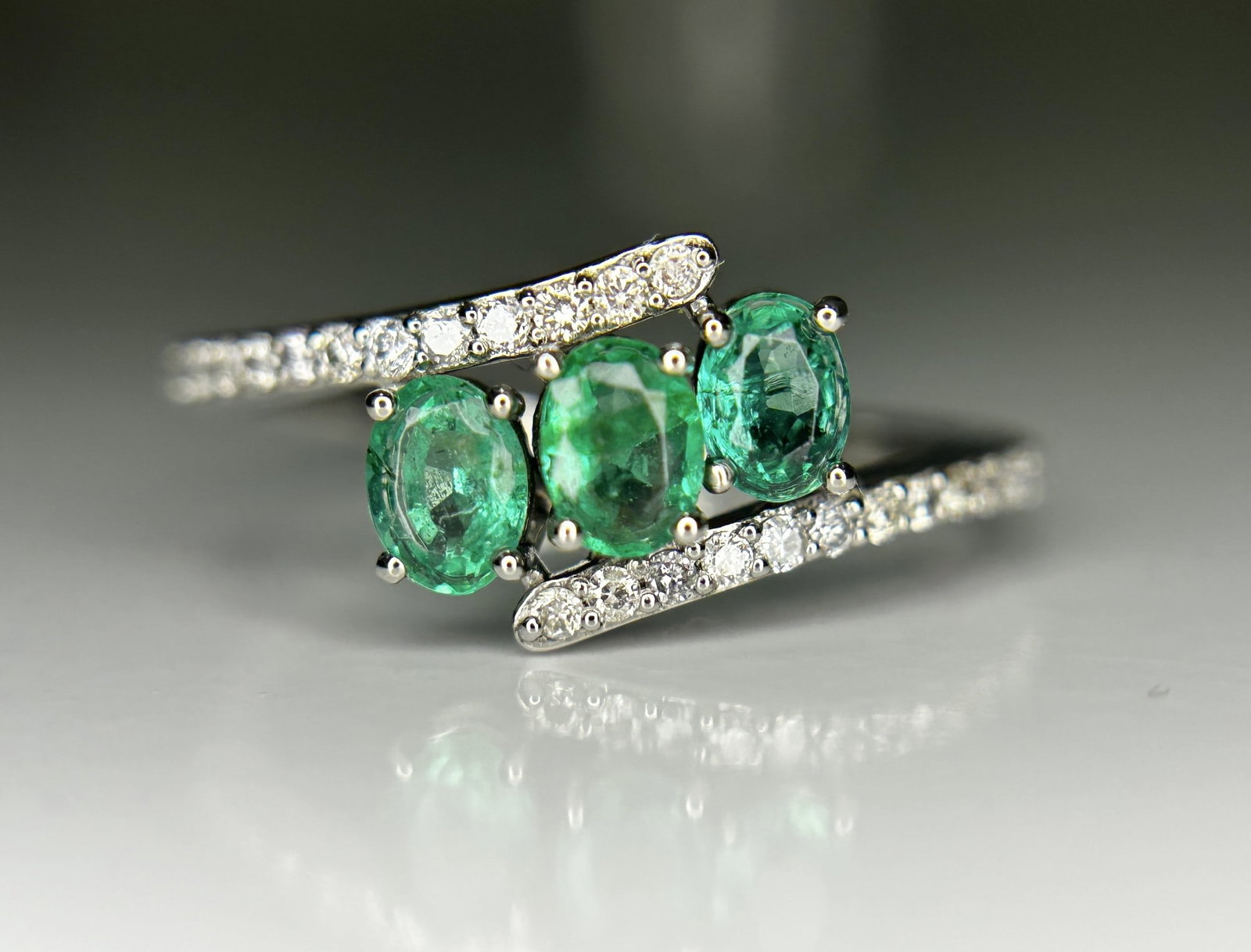 Beautiful 0.62Ct Natural Emerald Ring With Natural Diamonds & Platinum 950 - 2