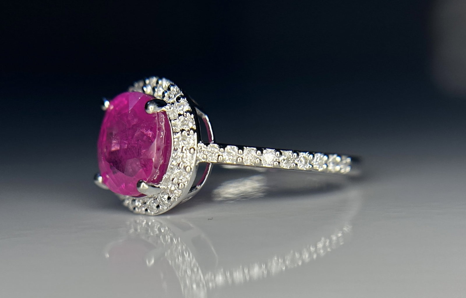 Beautiful 2.66 CT Unheated Old Burma Ruby With Natural Diamonds & 18k Gold - 4