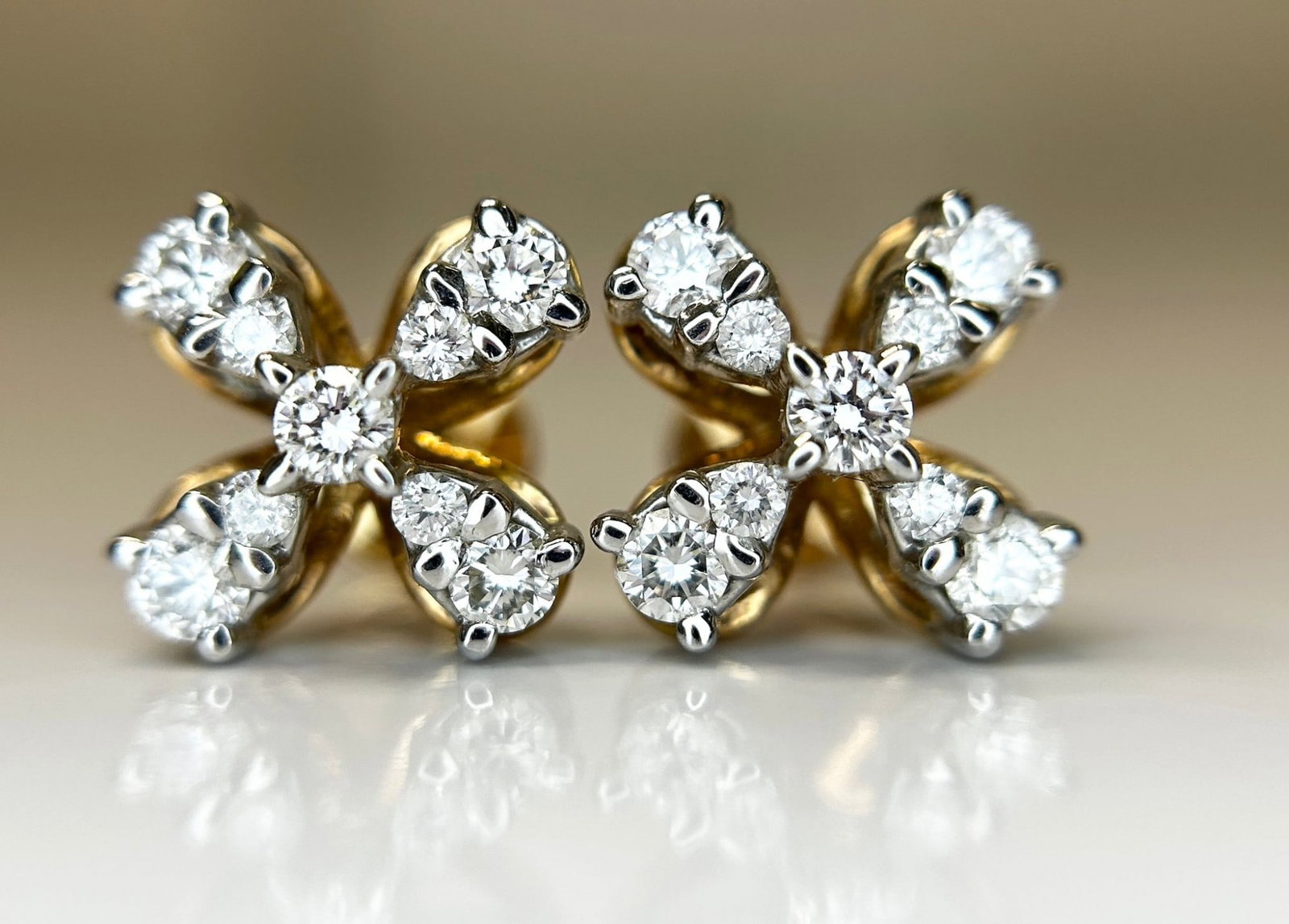 Beautiful 0.80 CT Round VVS Natural Diamond Stud Earrings 18k White Gold - 3