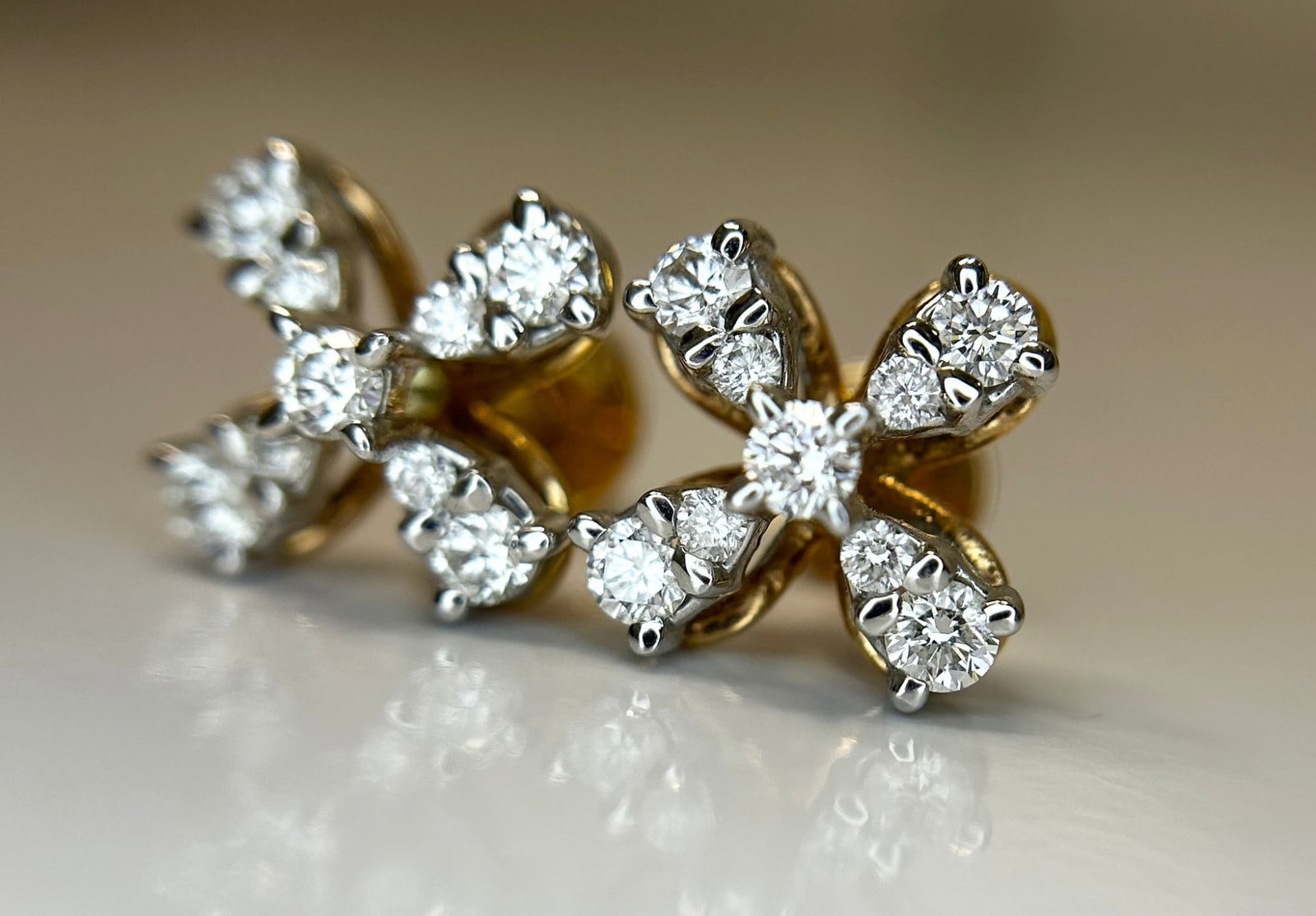 Beautiful 0.80 CT Round VVS Natural Diamond Stud Earrings 18k White Gold - 4