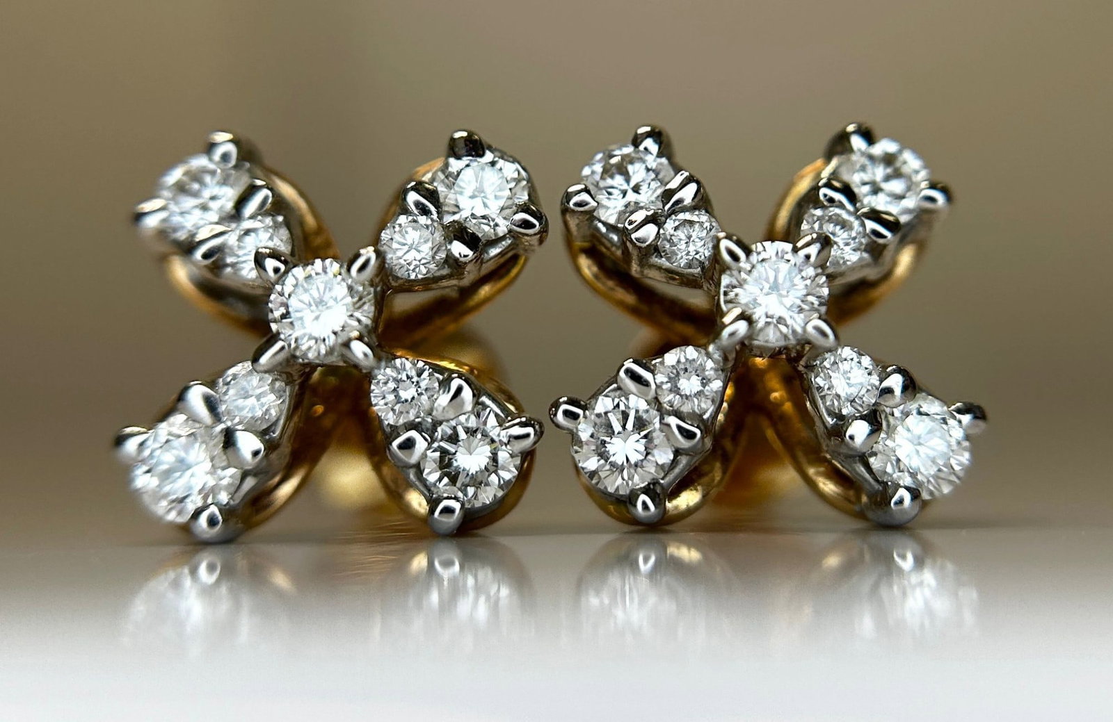 Beautiful 0.80 CT Round VVS Natural Diamond Stud Earrings 18k White Gold - 6