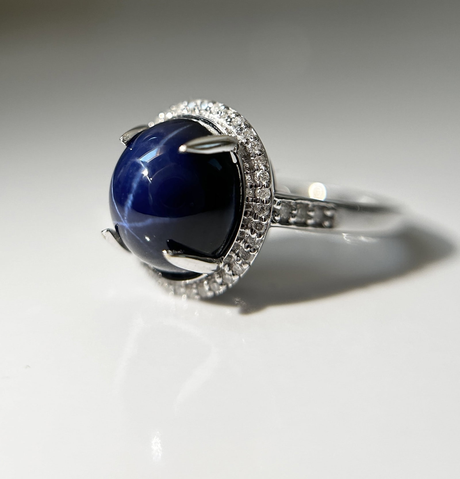 Beautiful 8.63 CT Unheated Ceylon Star Blue Sapphire With Natural Diamonds & 18k Gold - 7