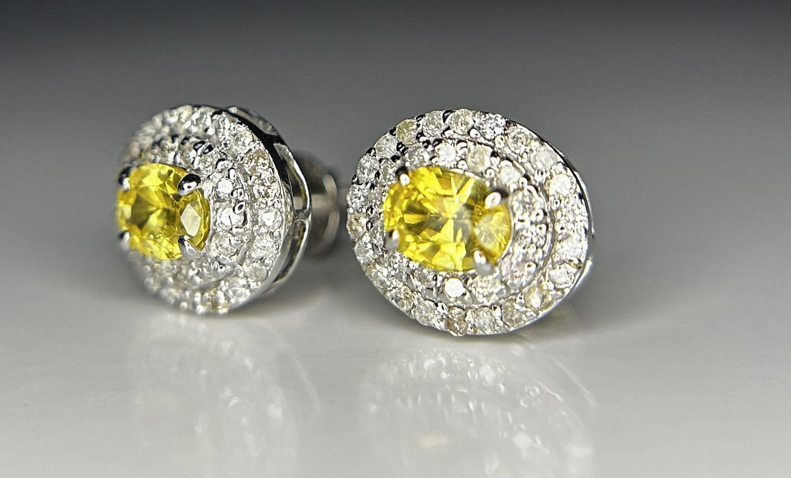 Beautiful 0.92 CT Unheated Ceylon Yellow Sapphire With Natural Diamonds & 18k Gold - 4