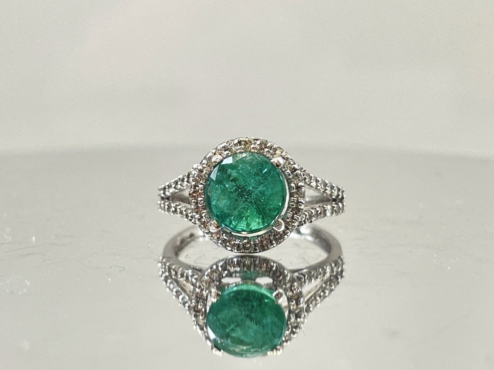 Beautiful 1.96Ct Natural Emerald With Natural Diamonds & 18k Gold - 3
