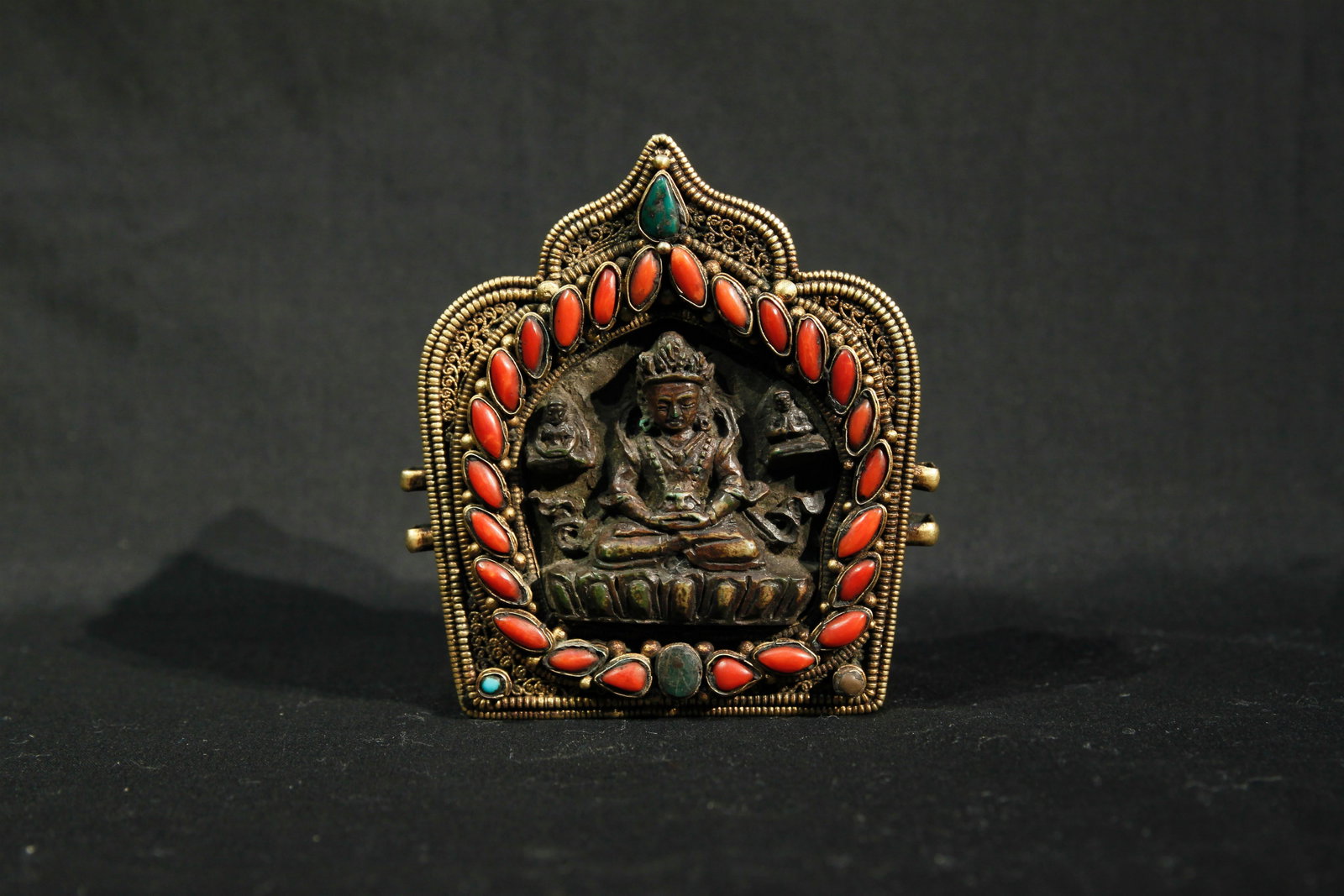 Ming Dynasty Sino-Tibet Gilt-Bronze Gau Box: Ming Dynasty Sino-Tibet Gilt-Bronze Gau Box.Measurement: L 8cm, H 8 cm (approx.)