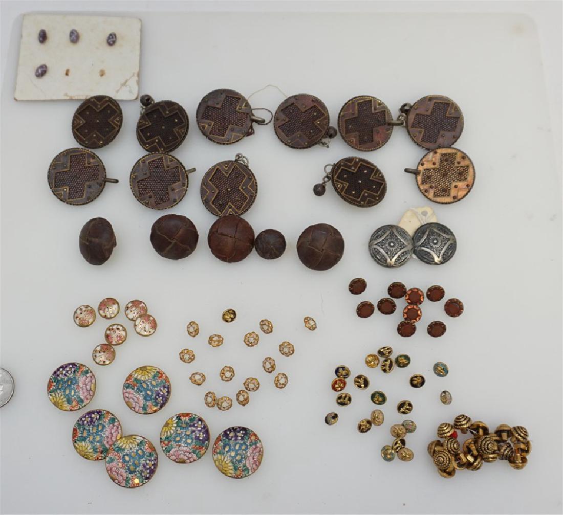 LARGE LOT ANTIQUE BUTTONS & CLASPS (1 of 8)