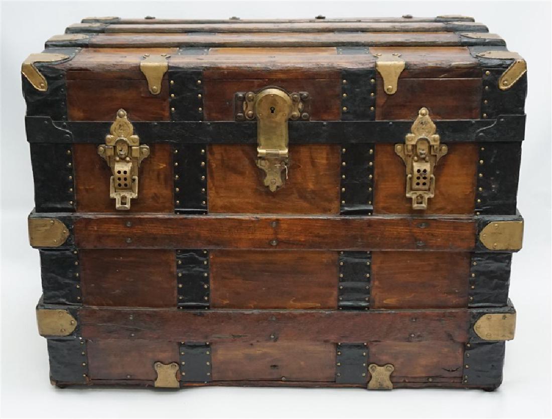 ANTIQUE FLAT TOP STEAMER TRUNK (1 of 10)