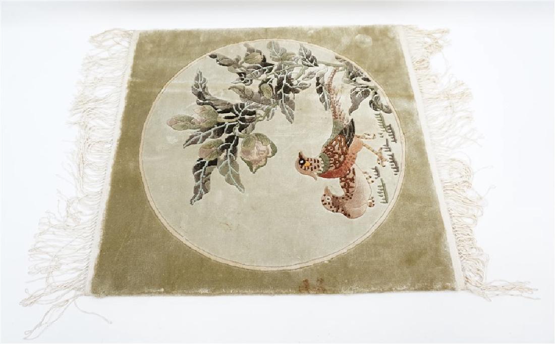 VINTAGE CHINESE SMALL RUG WALL HANGING (1 of 7)