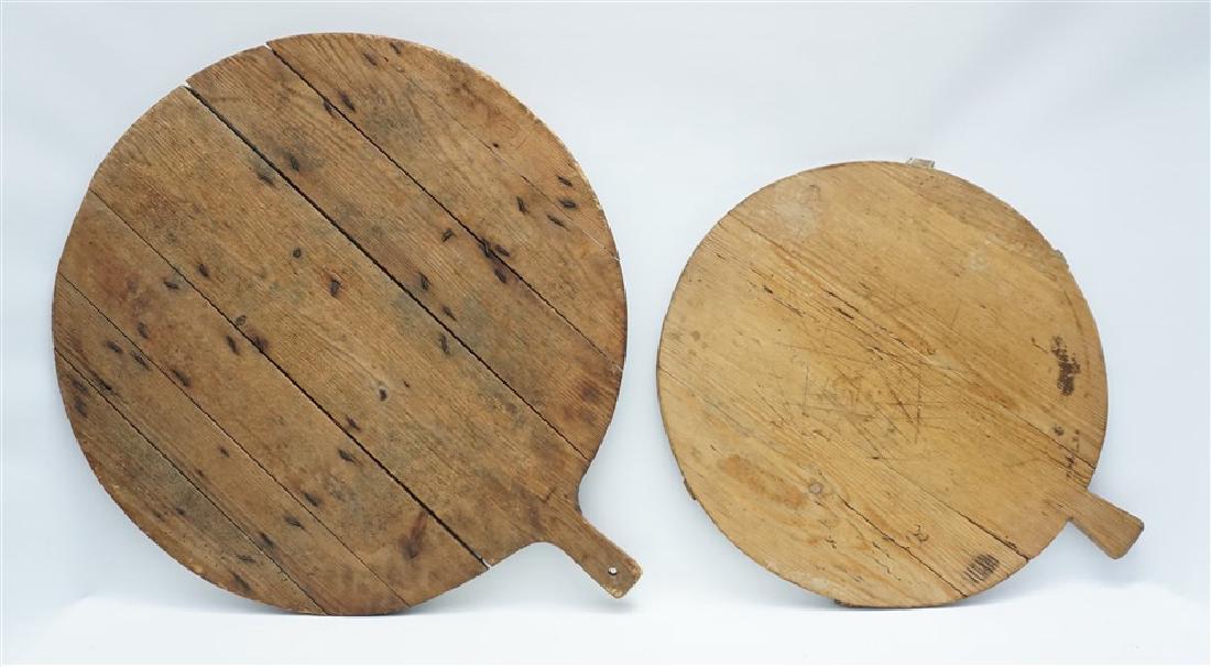 2 ANTIQUE LARGE BREAD BOARDS (1 of 7)