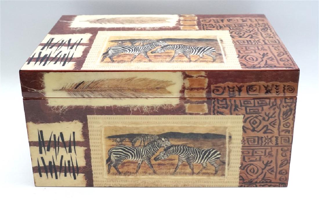 CONTEMPORARY LACQUERED HUMIDOR (1 of 7)