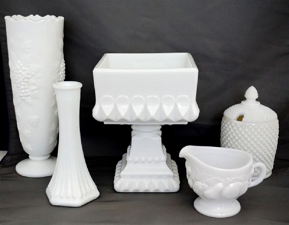 5 PIECE VINTAGE MILK GLASS (1 of 8)