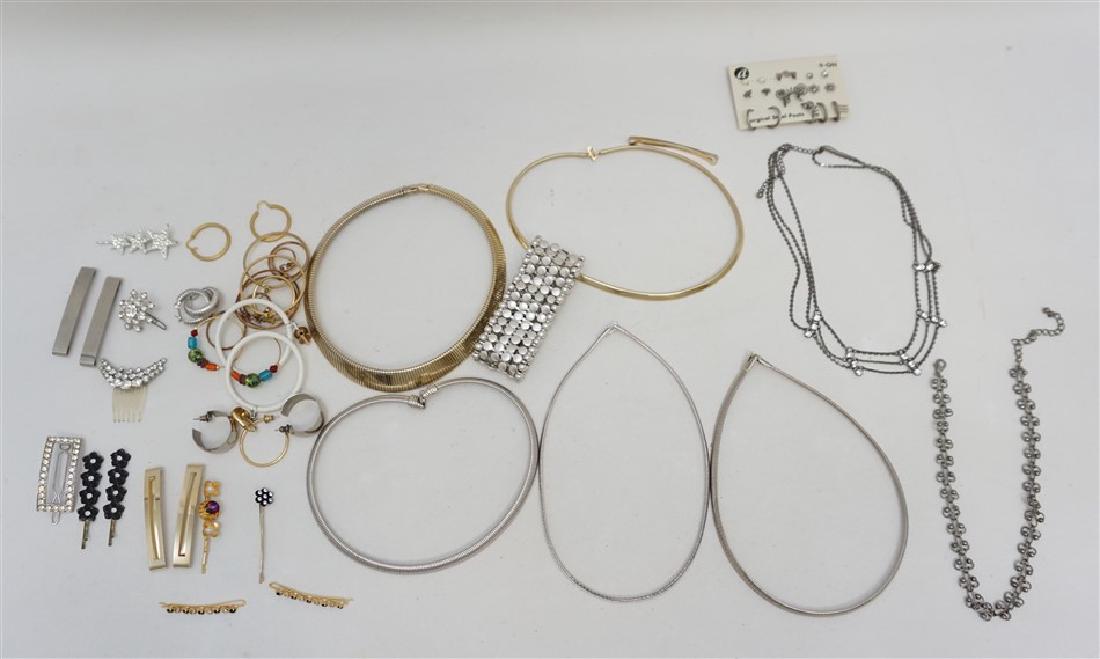 31 pc VINTAGE COSTUME JEWELRY (1 of 8)