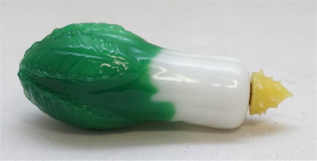 CHINESE PEKING GLASS CABBAGE SNUFF W BOX c. 1910 (1 of 8)