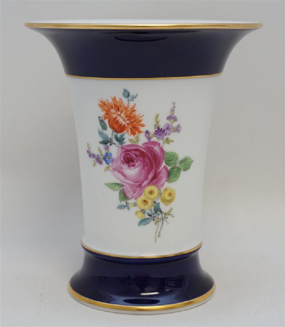 MEISSEN NEUER AUSSCHNITT VASE COBALT FLOWERS (1 of 7)