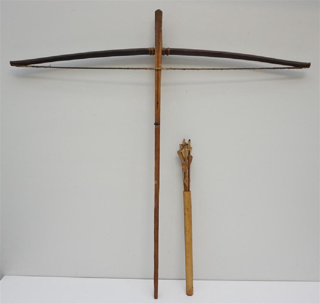 VIETNAM MONTAGNARD CROSSBOW W ARROWS & QUIVER (1 of 7)