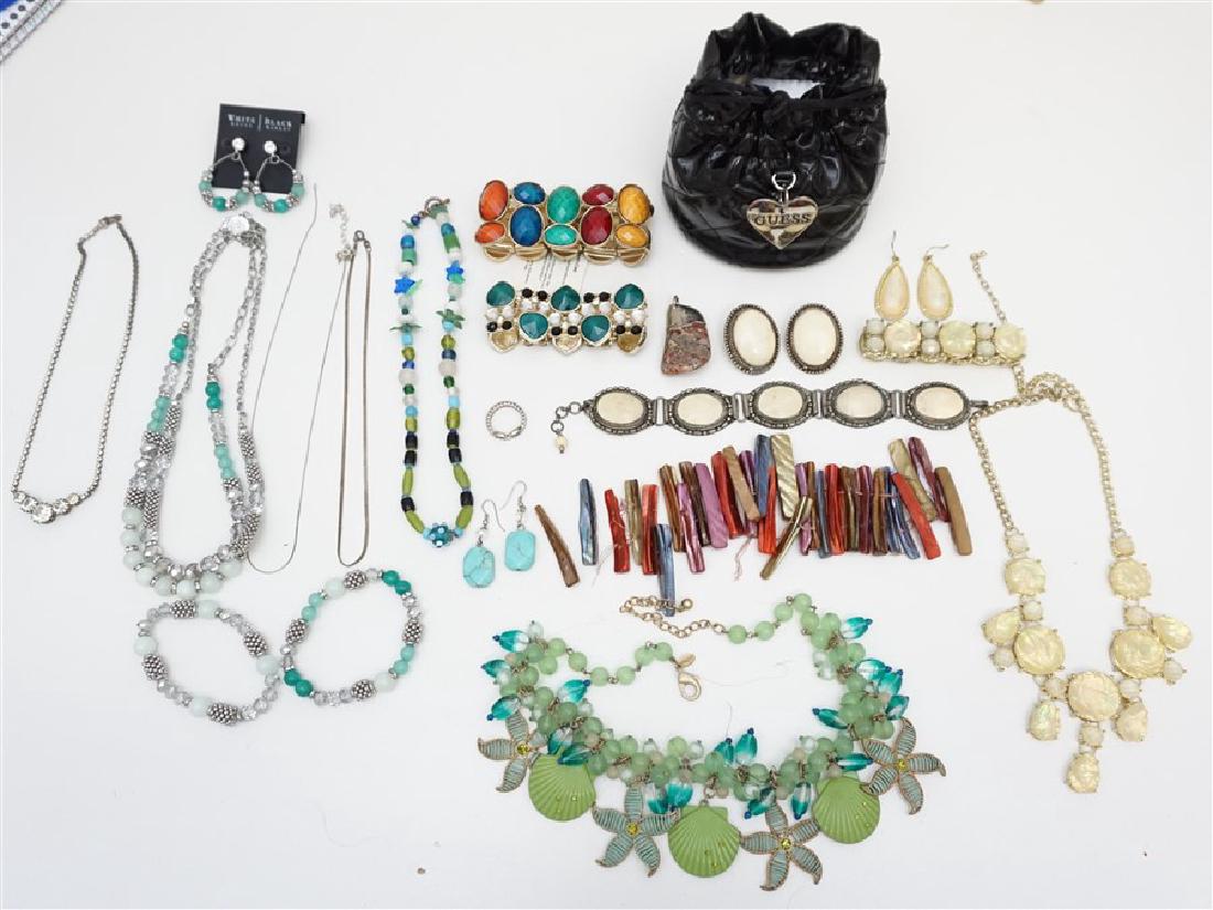 17 pc VINTAGE ESTATE COSTUME JEWELRY (1 of 8)