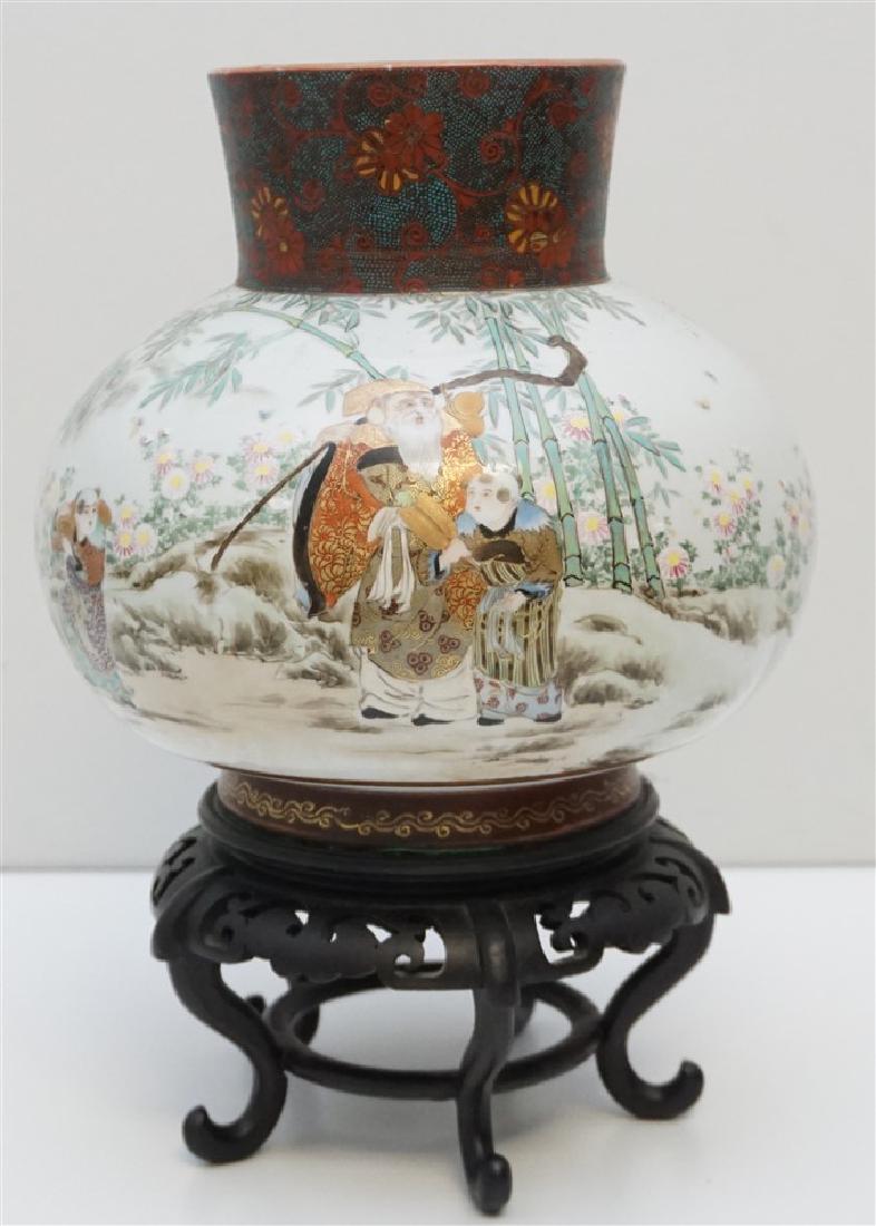 EXCEPTIONAL CHINESE PORCELAIN VASE (1 of 9)