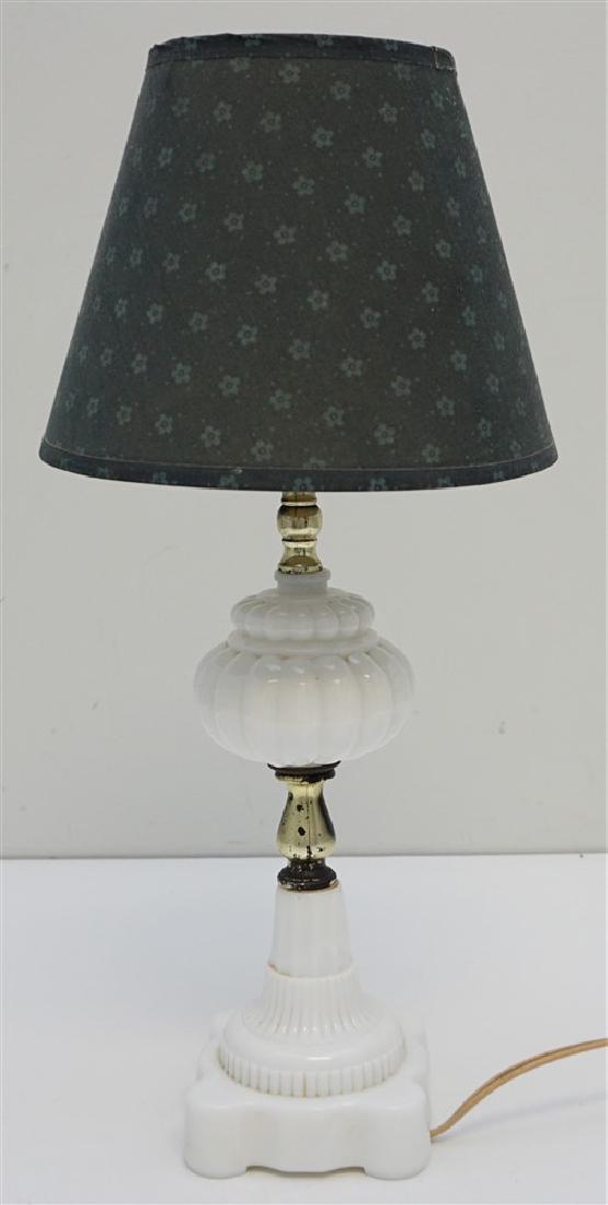 VINTAGE MILK GLASS TABLE LAMP (1 of 6)
