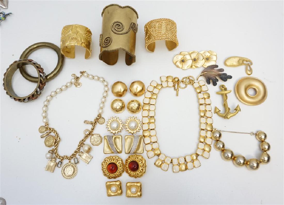 19 pc ESTATE STATEMENT JEWELRY (1 of 10)