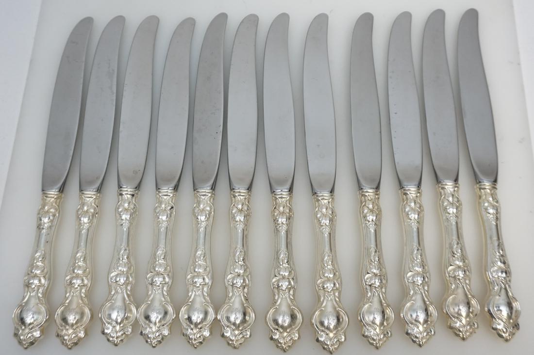 12 STERLING 1904 VIOLET DINNER KNIVES: Twelve (12) Wallace Silversmiths 1904 Sterling Silver Violet New French Hollow Dinner Knives. Sterling handles, stainless blades. Monogrammed. Designed by Henrik Hillblom. Each 9 1/2". Weight on all 2
