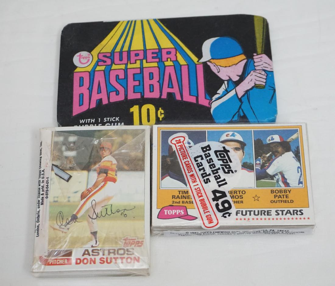 3 PACK TOPPS GUM PACKS - OSTEEN: 3 unopened packs of Topps Baseball Cards with Bubble Gum. 1- Unopened 1971 Topps Super Baseball Wax Pack with Claude Osteen (back flap 1 lifts half way). Also has metal coin. Topps brought back its me