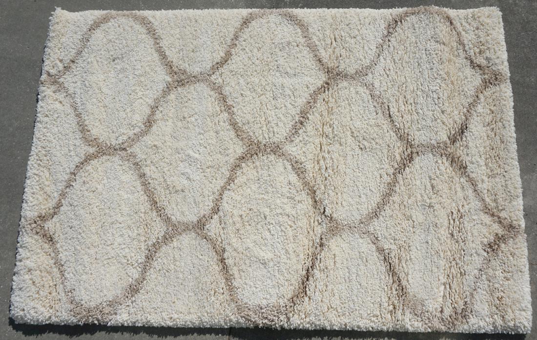 SAFAVIEH HUDSON SHAG RUG: White Safavieh Hudson Shag Area Rug. Measures 4'x6'. PROVENANCE: A Pawleys Island SC Private Estate