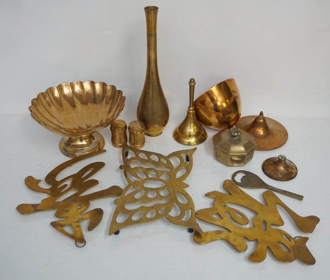 LOT VINTAGE BRASS ITEMS: Box Lot of Vintage Brass Items. Bell, Box, Trivet, Vase, Bowl and More. 5 pds 5 oz. PROVENANCE: A Private Charleston SC Estate
