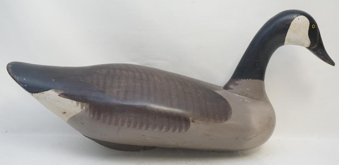 R. MADISON MITCHELL CANADA GOOSE DECOY: Vintage R. Madison Mitchell (1901-1993), Havre De Grace, Maryland, Full Size Canada Goose Carved and Painted Working Decoy. Has original paint. Shows loss to paint at tip of tail and back of neck. Woo