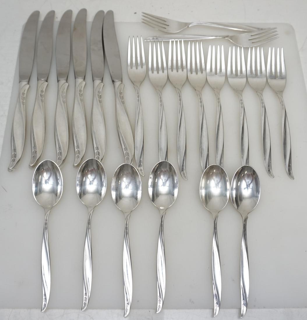 22 PC STERLING INTERNATIONAL PINE SPRAY (1 of 7)