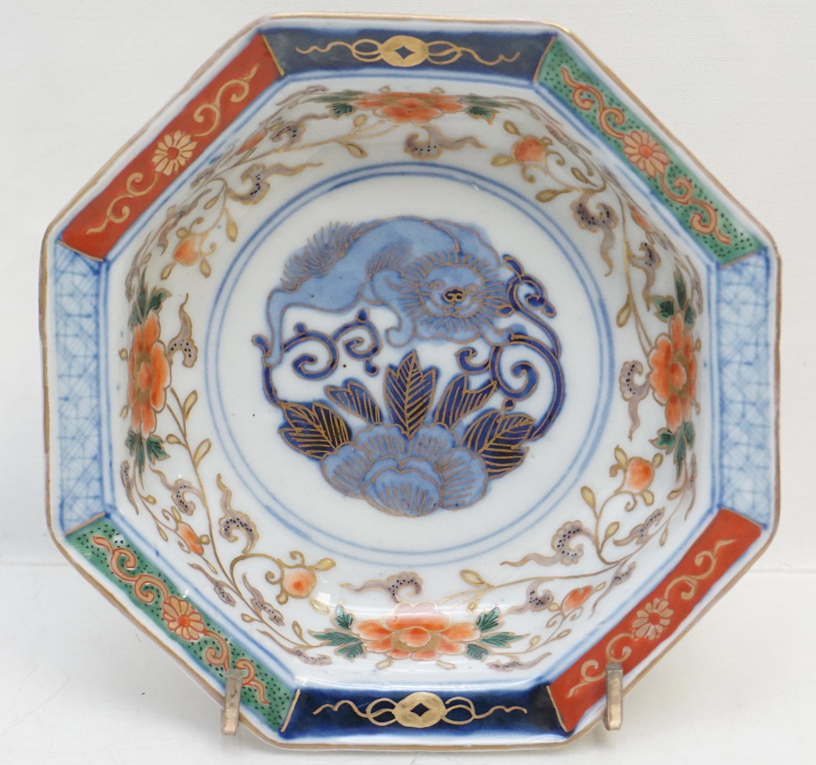 6 JAPANESE MEIJI IMARI BOWLS: Set of Six Japanese Meiji Era imari octagonal shape footed bowls, nicely polychromed Shishi and Lotus on the inside with hand painted florals. Exterior with alternating medallions, decorated foot. Eac