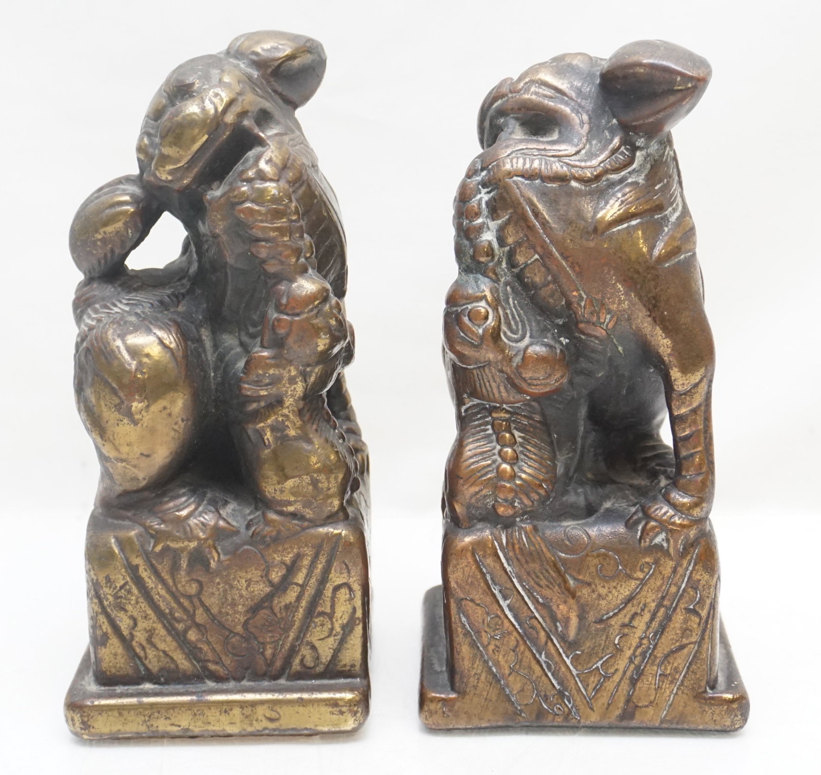 VINTAGE MARION BRONZE BOOKENDS: Pair of Vintage c. 1930 Marion Bronze Bookends Guardian Lions / Foo Dogs. Very hard to find these. The Marion Bronze Co of Metuchen, New Jersey purchased the molds and electroplating tanks from Pompei