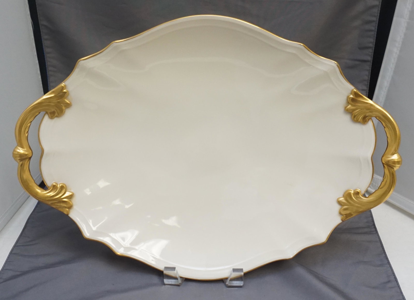LARGE LENOX PLATTER: Vintage Lenox Porcelain Oval Serving Platter with handles Ivory/Gold Trim measures 16"Lx11 3/4". Excellent condition. Weight 2 pds 6 oz. PROVENANCE: A Private Charleston SC Estate