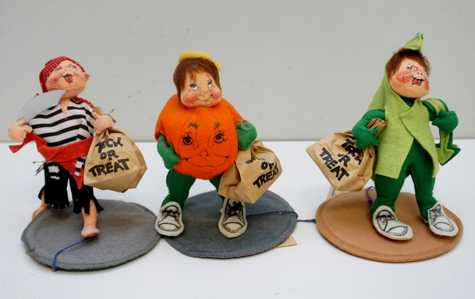 3 ANNALEE HALLOWEEN DOLLS (1 of 6)