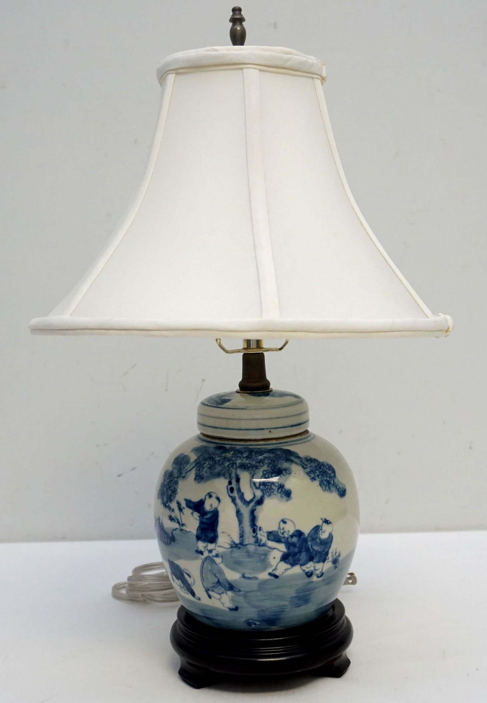 CHINESE BLUE & WHITE LAMP (1 of 6)