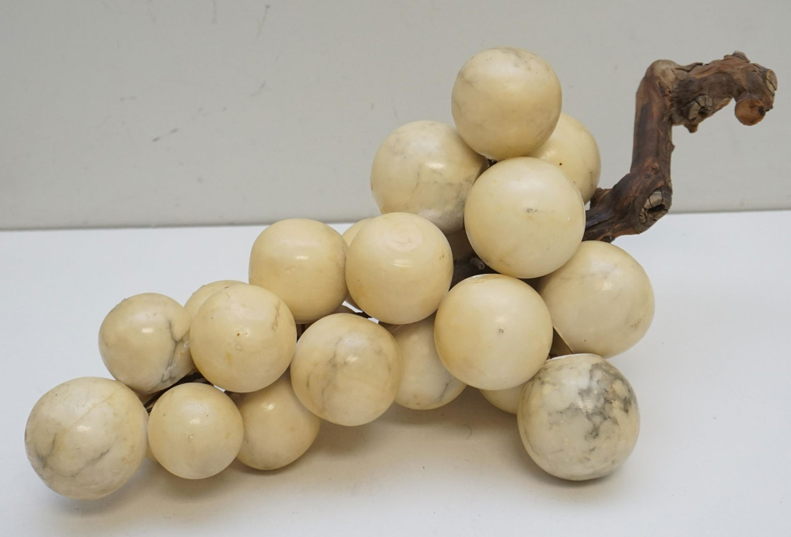 LARGE ITALIAN ALABASTER GRAPES CLUSTER (1 of 10)