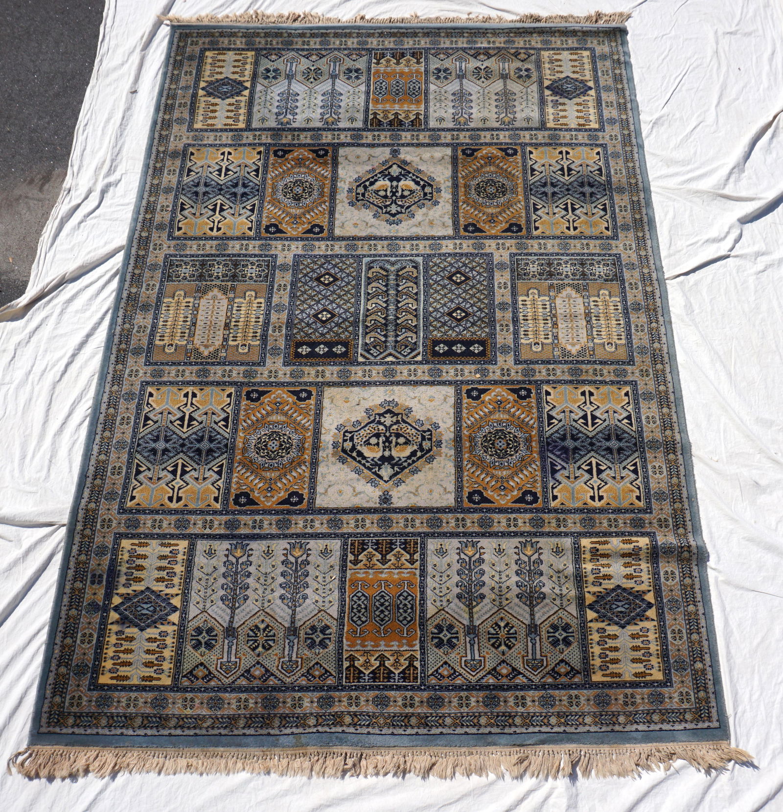 VINTAGE BAKHTIARI RUGS (1 of 11)