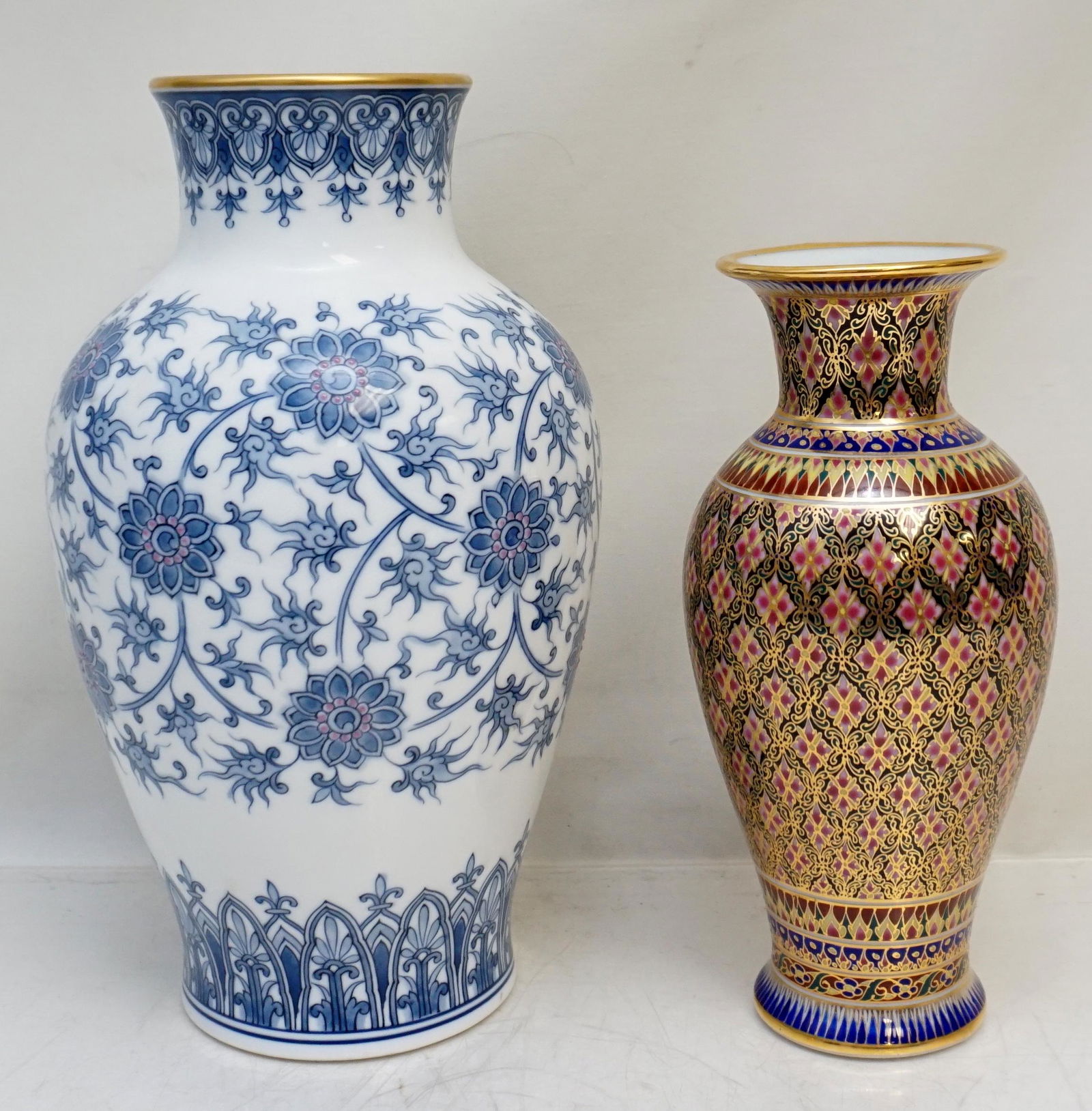2 JAPANESE FINE PORCELAIN VASES (1 of 14)