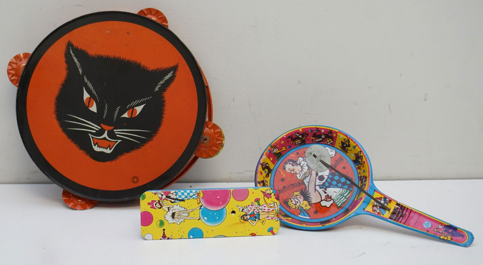 3 VTG HALLOWEEN TAMBORINE + HOLIDAY (1 of 4)