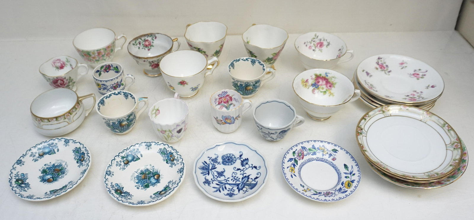 16 COLLECTIBLE TEA CUPS & SAUCERS: Fifteen (15) Vintage Collectible Teacups and Saucers. Clarence English Bone China , Collingswood, Crown. Spode, Shelly, Masons Enoch Wedgwood and More. Weight on all 7 pds 7 oz. PROVENANCE: A Private 