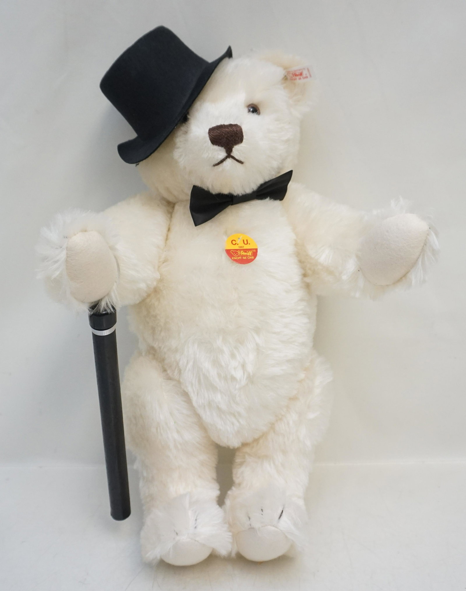 WHITE STEIFF 1997 LTD ED BEAR: White Limited Edition Salute to Broadway Steiff Mohair Bear with Growler. Top Hat, Bow Tie and Cane. Measures 18" Tall Standing. Very good condition, grower working. All tags and buttons. Weight 3 pds