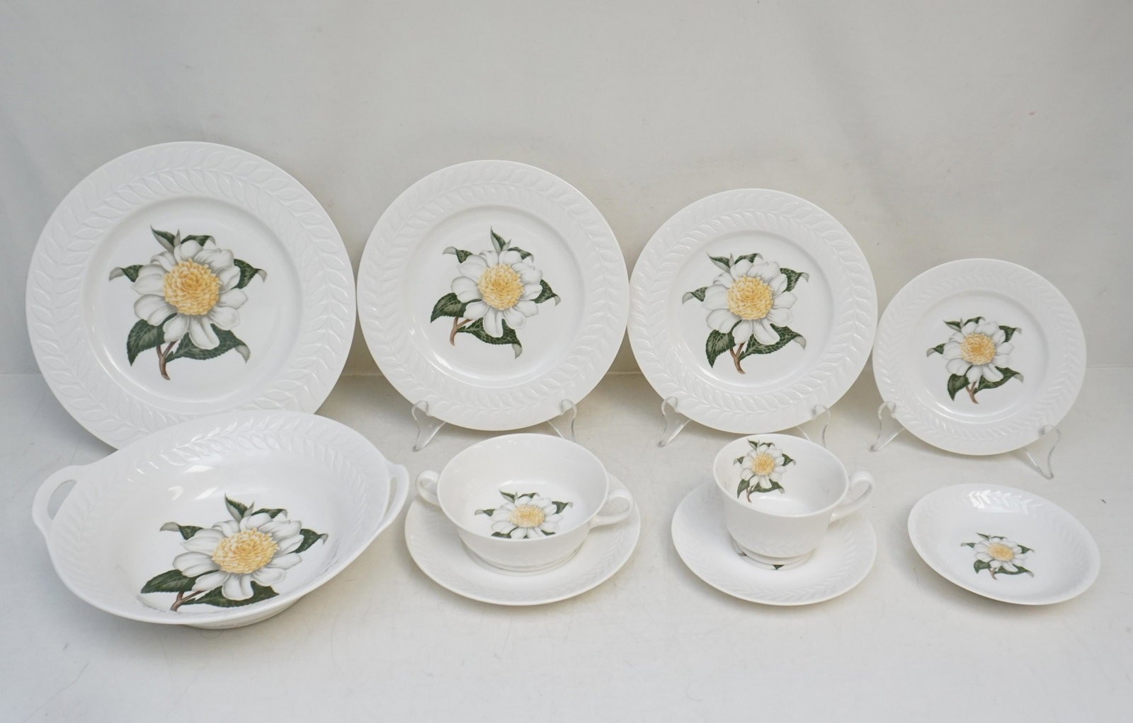 86 pc HAVILAND CAMELLIA CHINA: Vintage 86 Piece 1945 Theodore Haviland, New York "Regents Park Camellia" China. All in good condition. 10 Dinner Plates 10 7/8". 12 Luncheon Plates 9 1/8". 11 Salad Plates 8 1/4". 14 Bread and Butter
