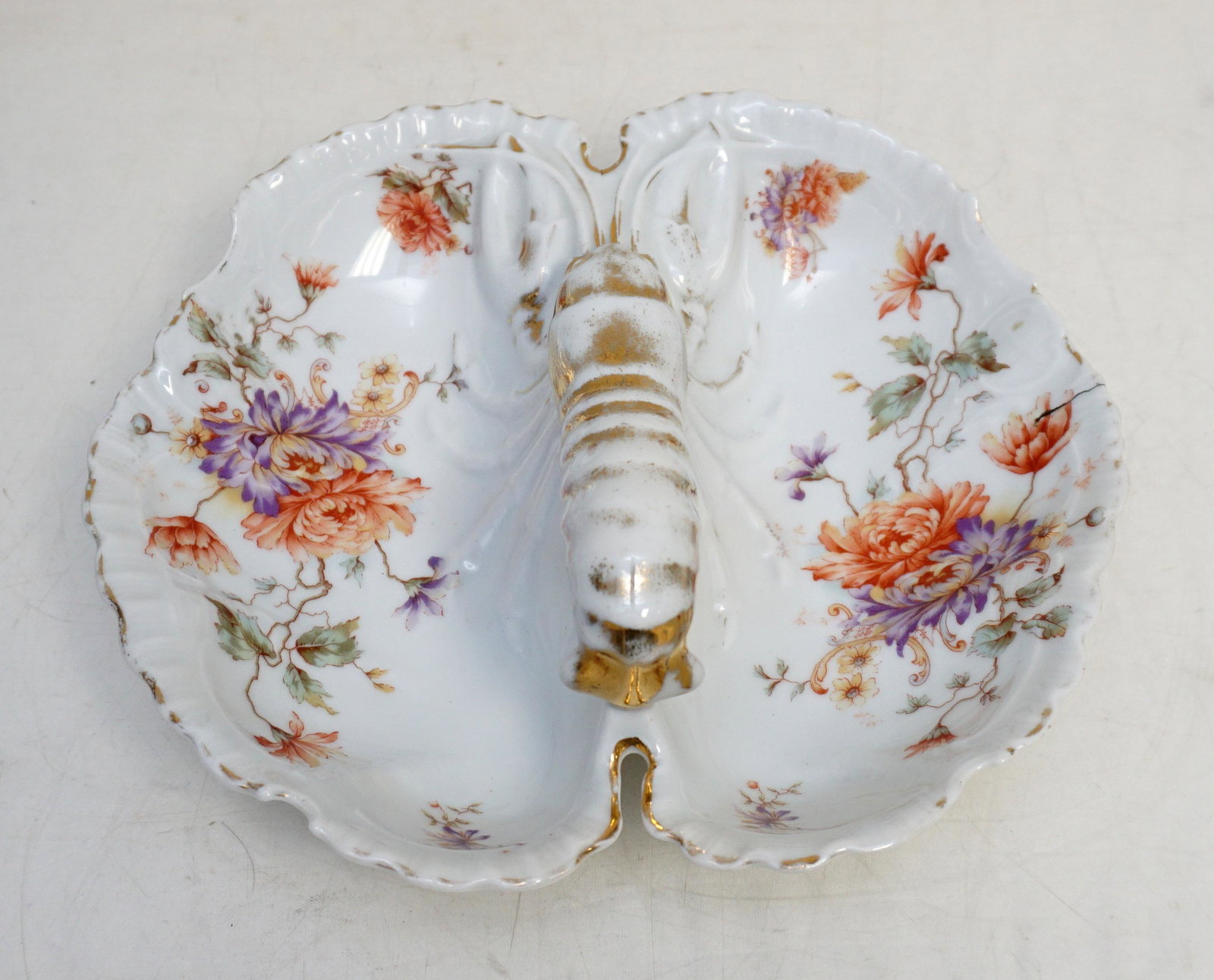 JOSEPH SCHACHTEL LOBSTER DISH: A late 19th or early 20th century Joseph Schachtel, Charlottenbrunn, porcelain floral design divided dish having a lobster handle. Firing flaw / line one side. Measures 10"x9"x4". Weight 1 pd 12 oz.