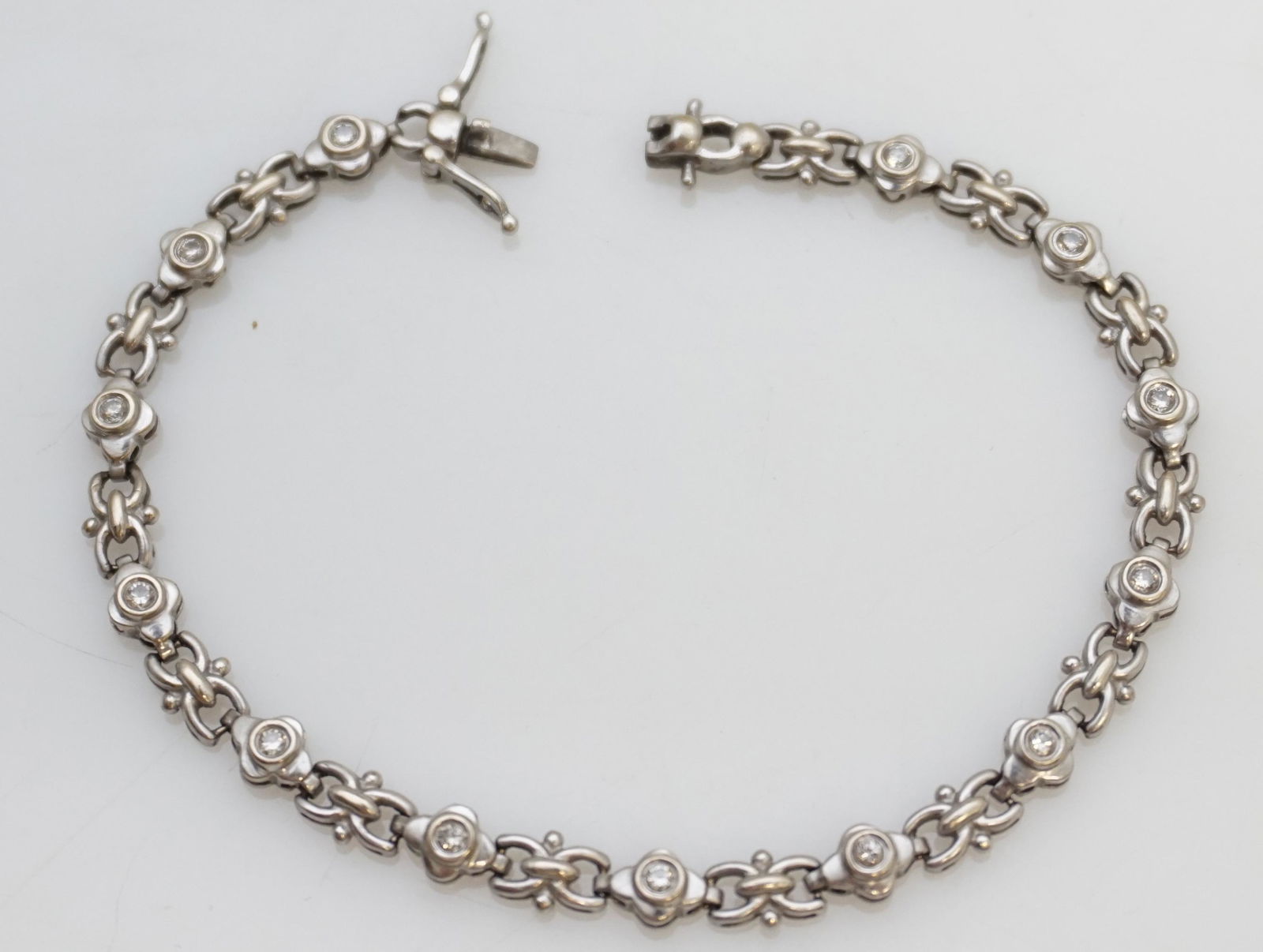 DIAMOND TENNIS BRACELET (7.50 GRAMS) (1 of 4)