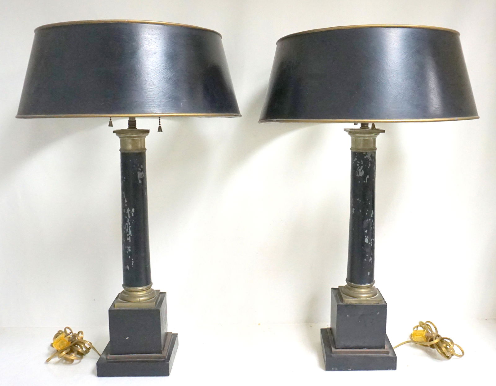 2PC VINTAGE TIN & METAL LAMPS (1 of 8)