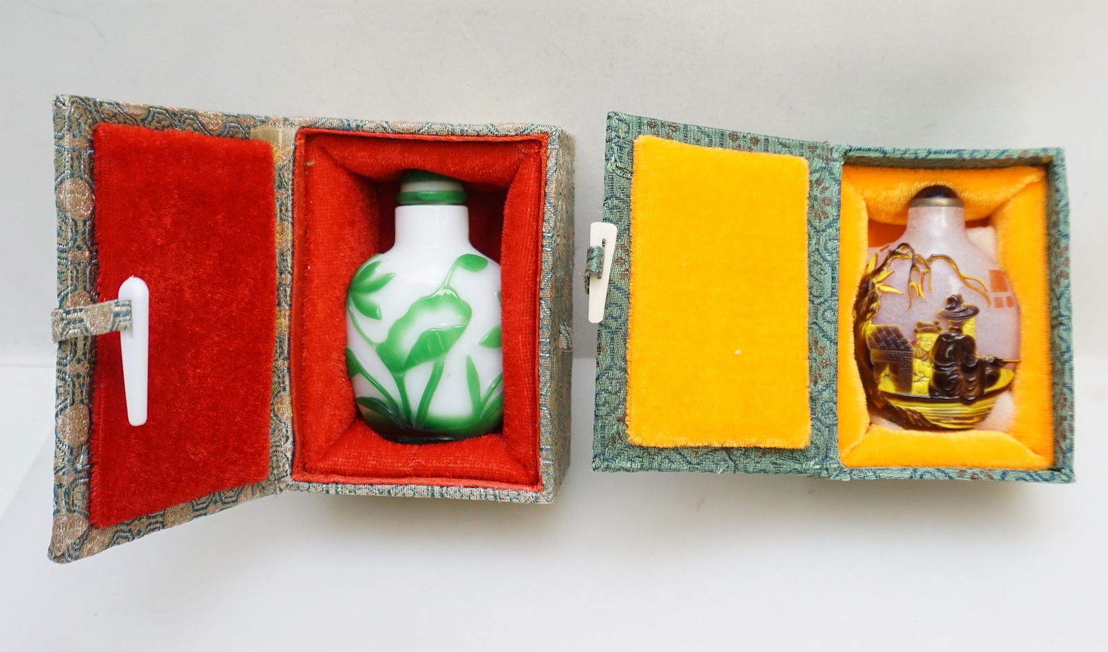 PAIR CHINESE PEKING GLASS SNUFFS (1 of 11)