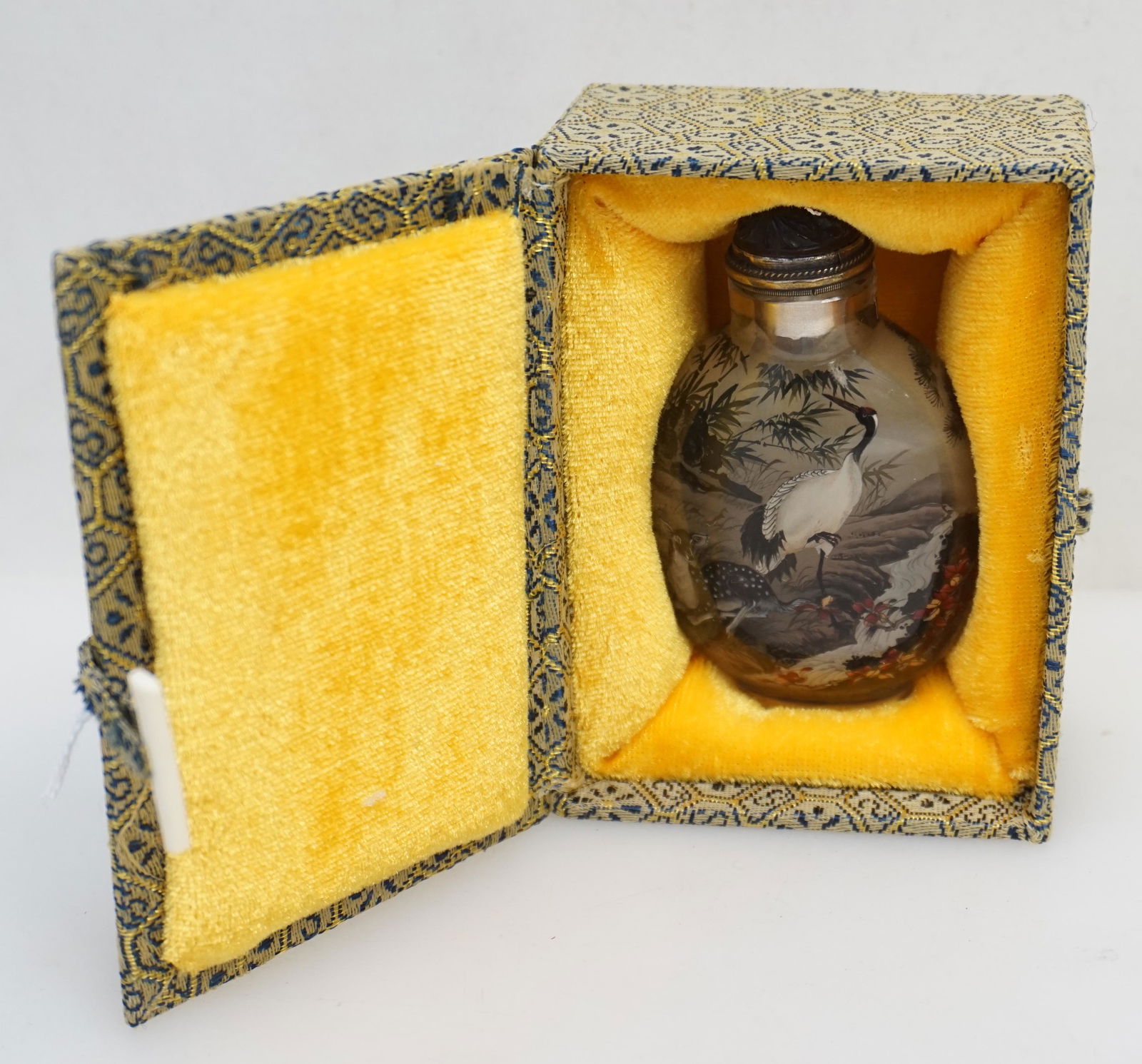 CHINESE REVERSE PAINTED CRANES SNUFF (1 of 11)