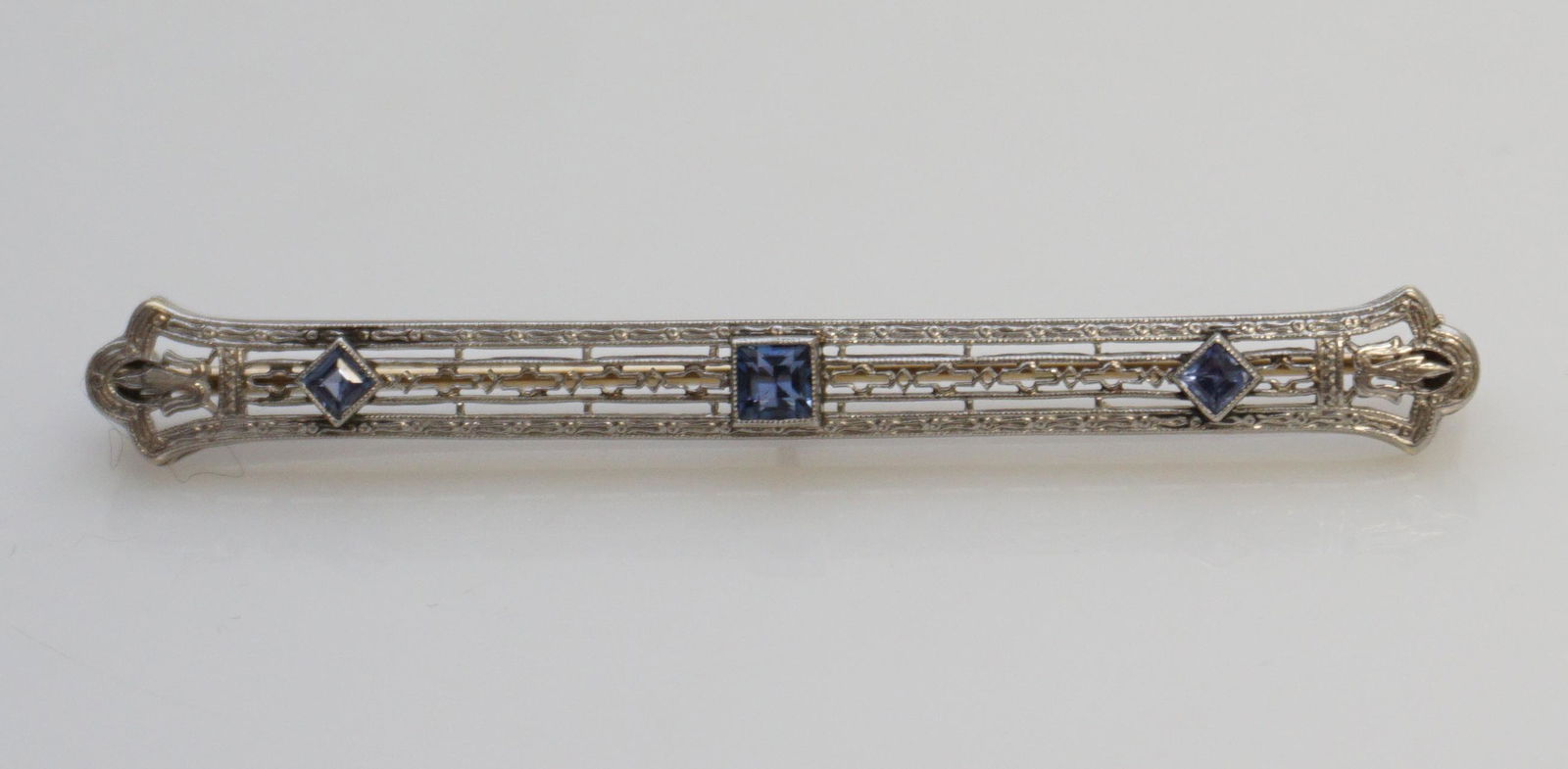 ART DECO 14k SAPPHIRE BAR PIN (1 of 3)