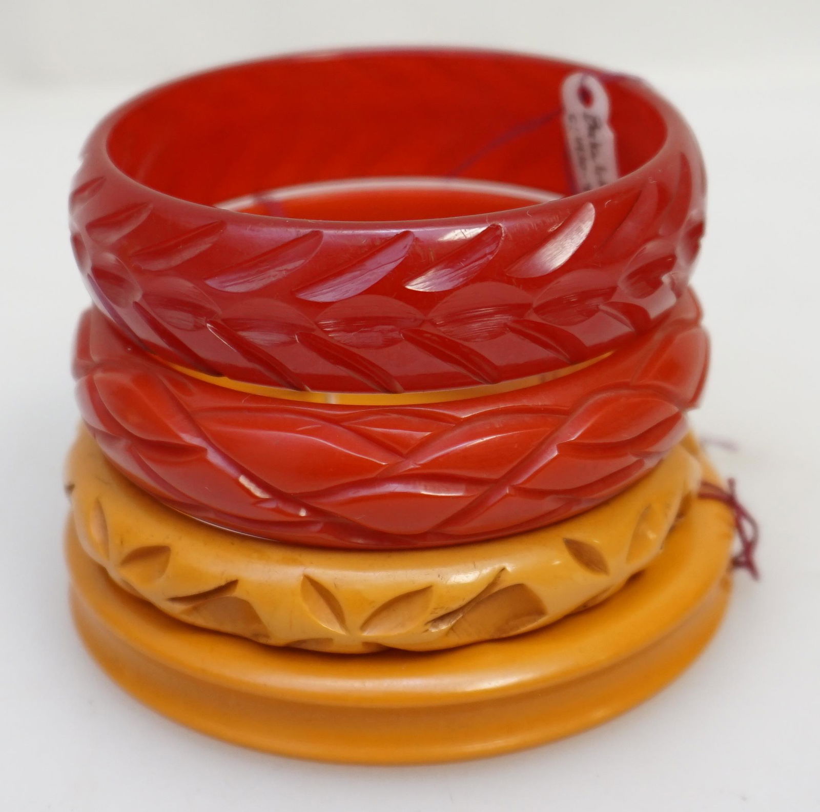 4 VINTAGE BAKELITE BANGLE BRACELETS (1 of 6)